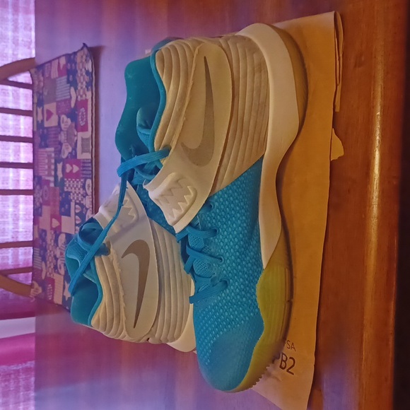 Kyrie 2 Easter - Picture 6 of 8
